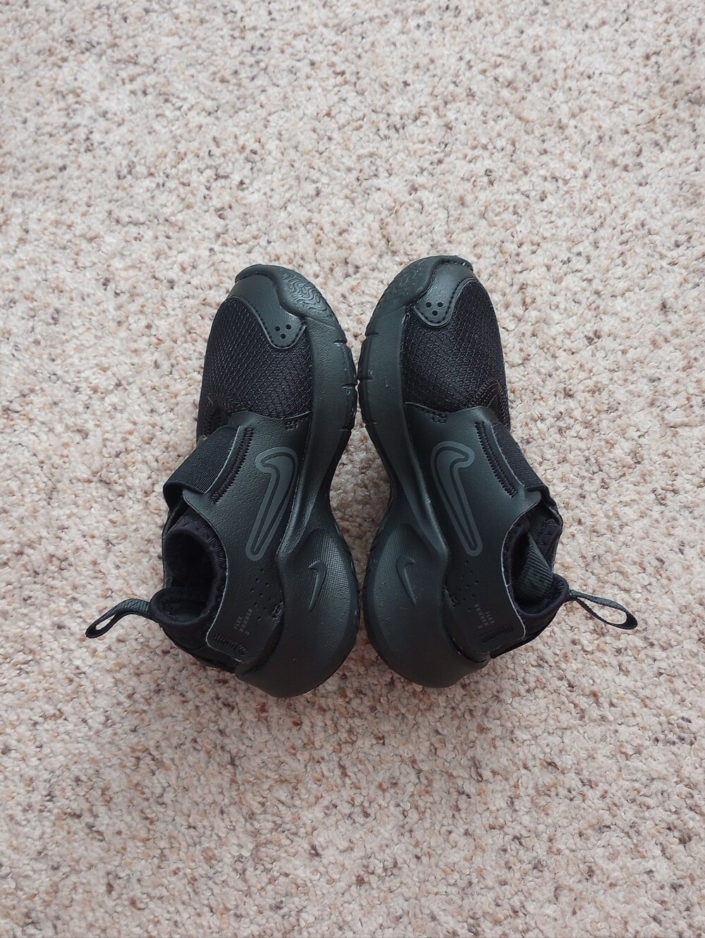 Kid's Nike Flex Runner 3 Black LightWeight SlipOn Athletic Shoes Size 8 Sneakers